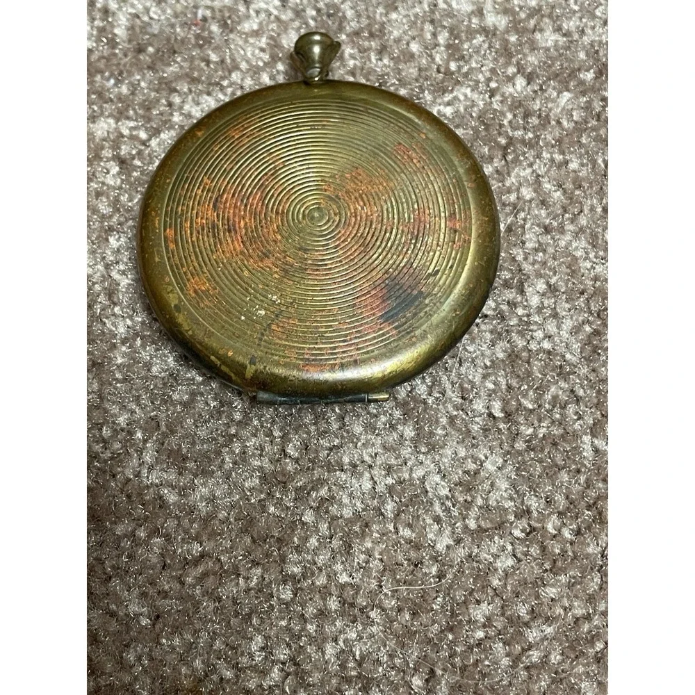 Zell Fifth Avenue Compact Powder Vintage Brass Push Button Filigree Design